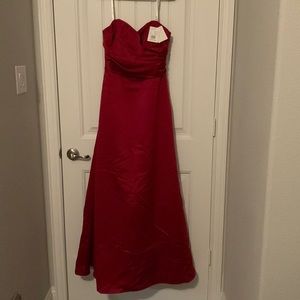 NWT David’s Bridal Strapless Taffeta Gown